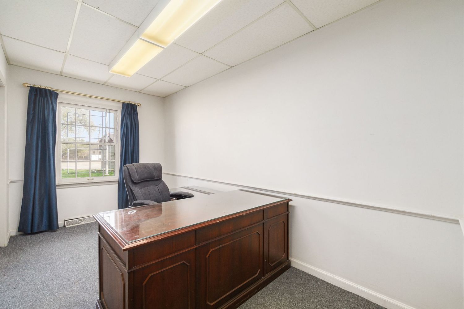Suite 208